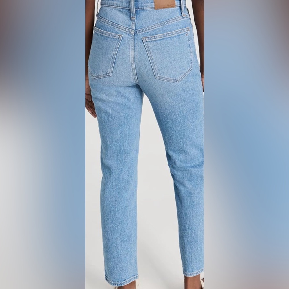 Madewell- Used wash denim straight leg  edge hem. 99% cotton, 1% elastane.